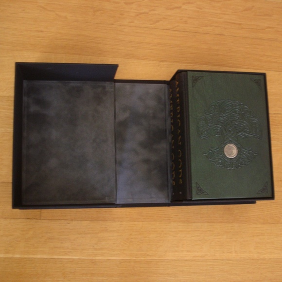 AMERICAN GODS: Neil Gaiman Suntup Signed Numbered Edition w/ Traycase, Sale! - Picture 2 of 16